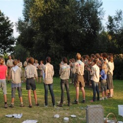 Uitladen Materiaal  49 - Scouts en Gidsen Zaventem 